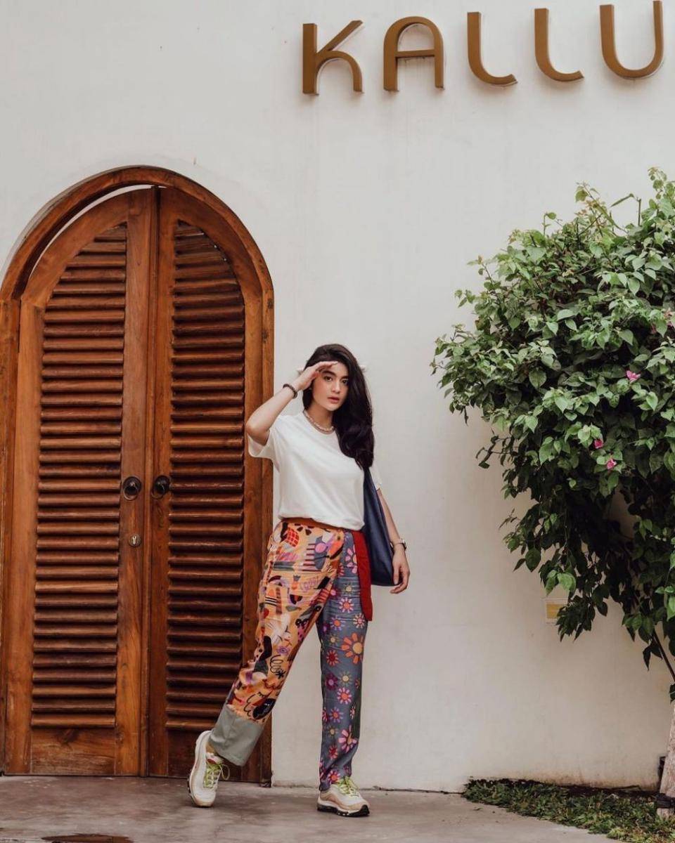 instagram.com/debisagita