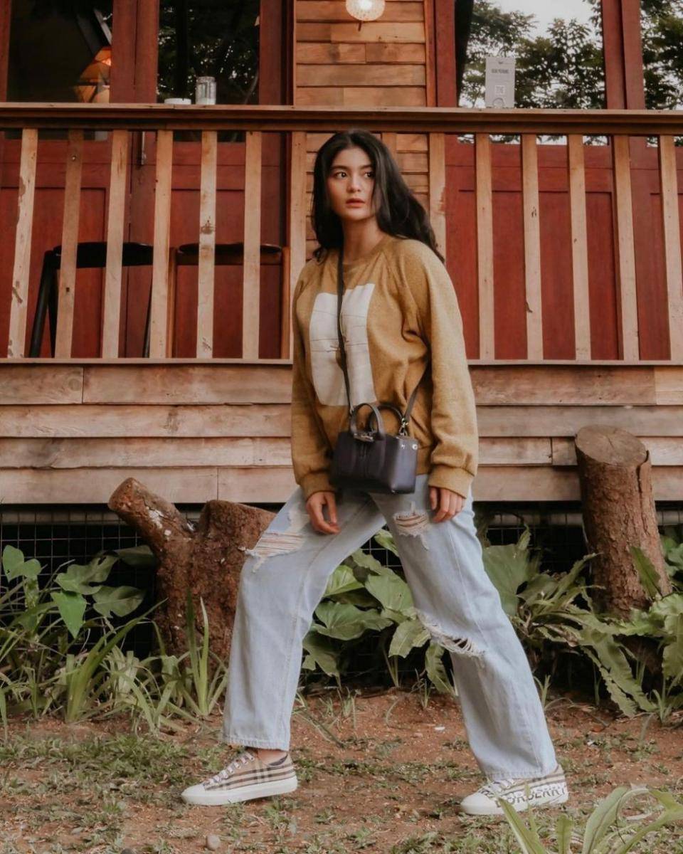 instagram.com/debisagita