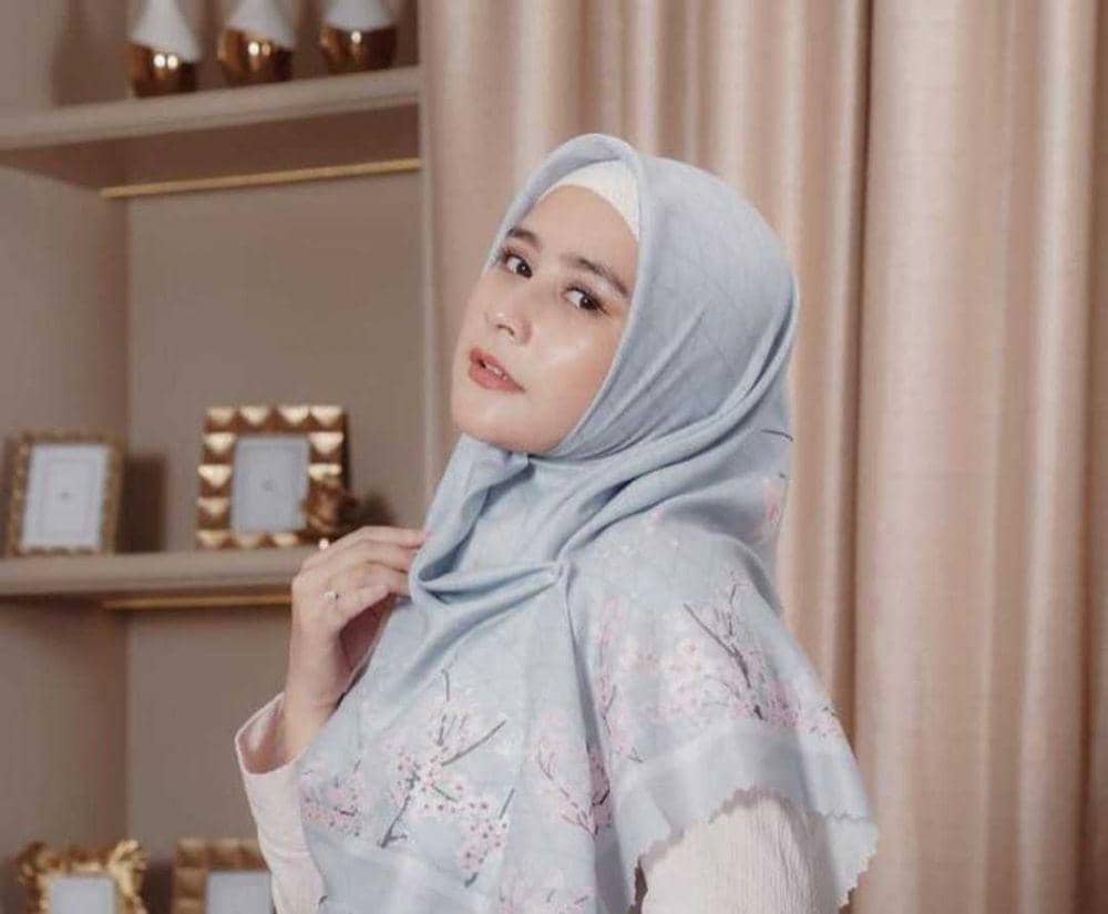 Genap 24 Tahun, 9 Potret Anggun Prilly Latuconsina Saat Kenakan Hijab