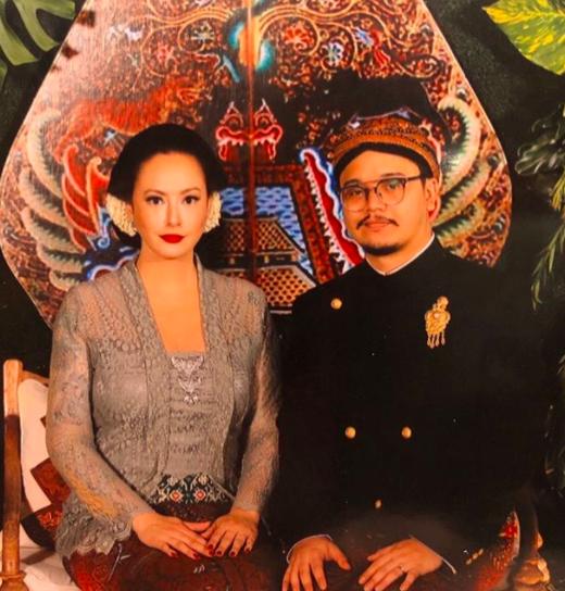 Ultah Pernikahan Ketiga, 10 Momen Romantis Derby Romero dan Istri