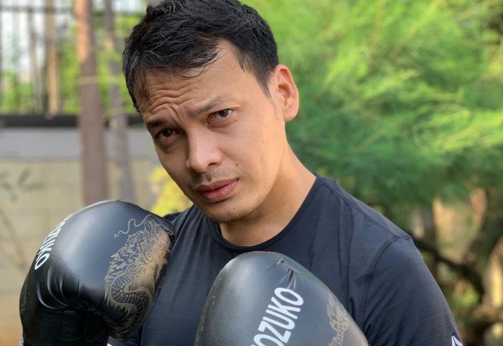 10 Potret Kece Ben Joshua saat Berolahraga, Bugar Abis!