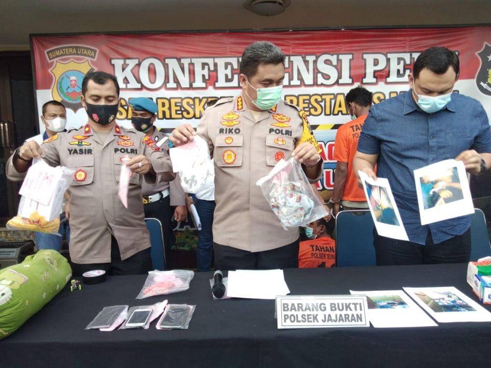 Barang bukti yang didapat oleh pihak kepolisian terkait kasus pembunuhan dan pemerkosaan paman sendiri di Medan (Dok. Istimewa)