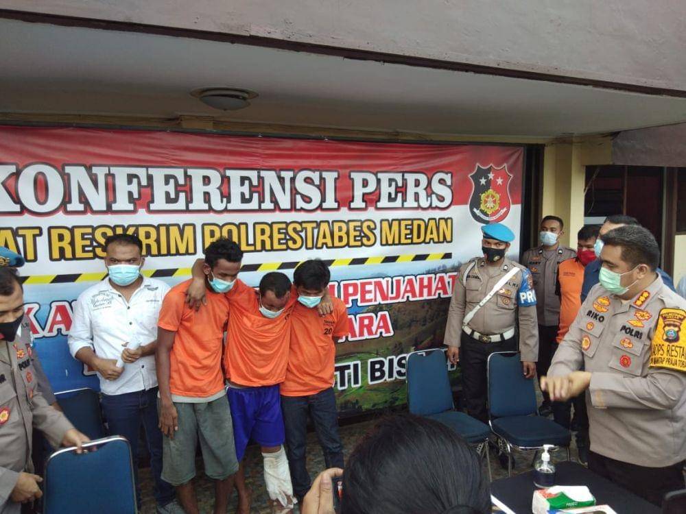 Para tersangka yang ditangkap atas kasus pembunuhan dan pemerkosaan oleh paman sendiri di kota Medan (Dok. Istimewa)