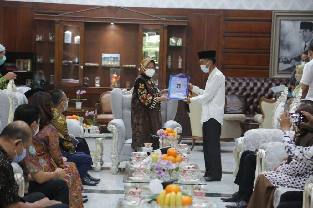 Berikan IMB Gratis ke Rumah Ibadah, Wali Kota Risma Jaga Harmonisasi