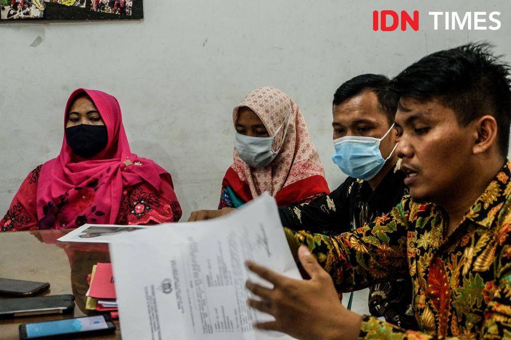 Wakil Direktur LBH Medan Irvan Syahputra menjelaskan soal dugaan penyiksaan oknum polisi terhadap dua tahanan Polsek Sunggal yang tewas. (IDN Times/Prayugo Utomo)