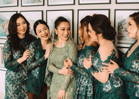 Temani Naik Pelaminan, 10 Gaya Hits Geng Sosialita Nikita Willy