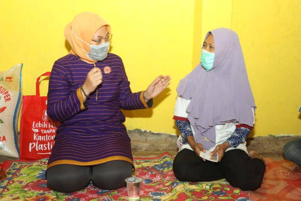 Menaker Ida berkunjung ke rumah penerima BSU. Dok.Kemnaker