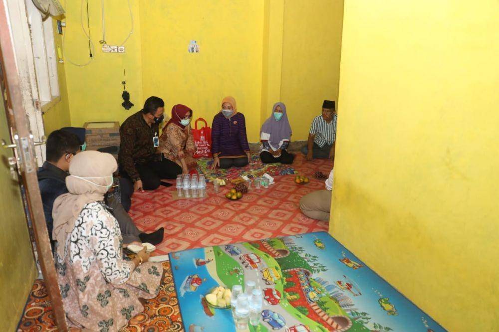 Menaker Ida berkunjung ke rumah penerima BSU. Dok.Kemnaker