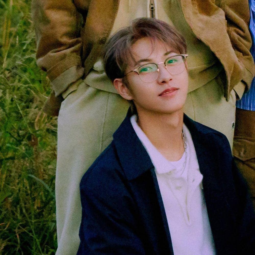 Potret Renjun NCT kenakan kacamata (instagram.com/nct)