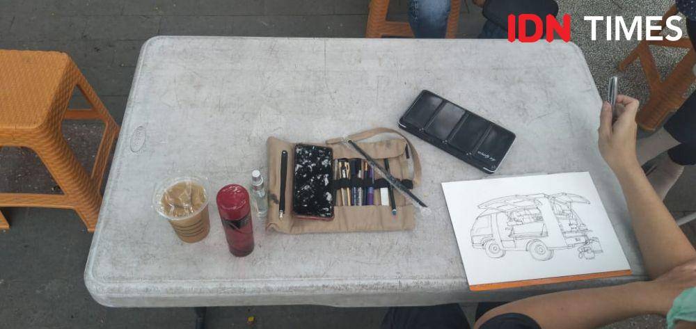Komunitas Urban Sketcher Medan lakukan pertemuan untuk kembangkan kreatifitas (IDN Times/Indah Permata Sari)