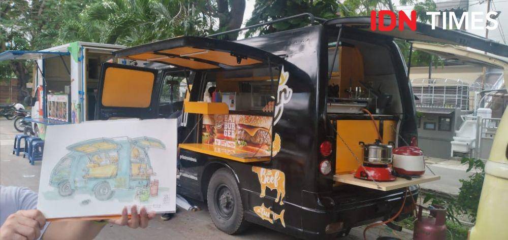 Komunitas Urban Sketcher Medan lakukan pertemuan untuk kembangkan kreatifitas (IDN Times/Indah Permata Sari)