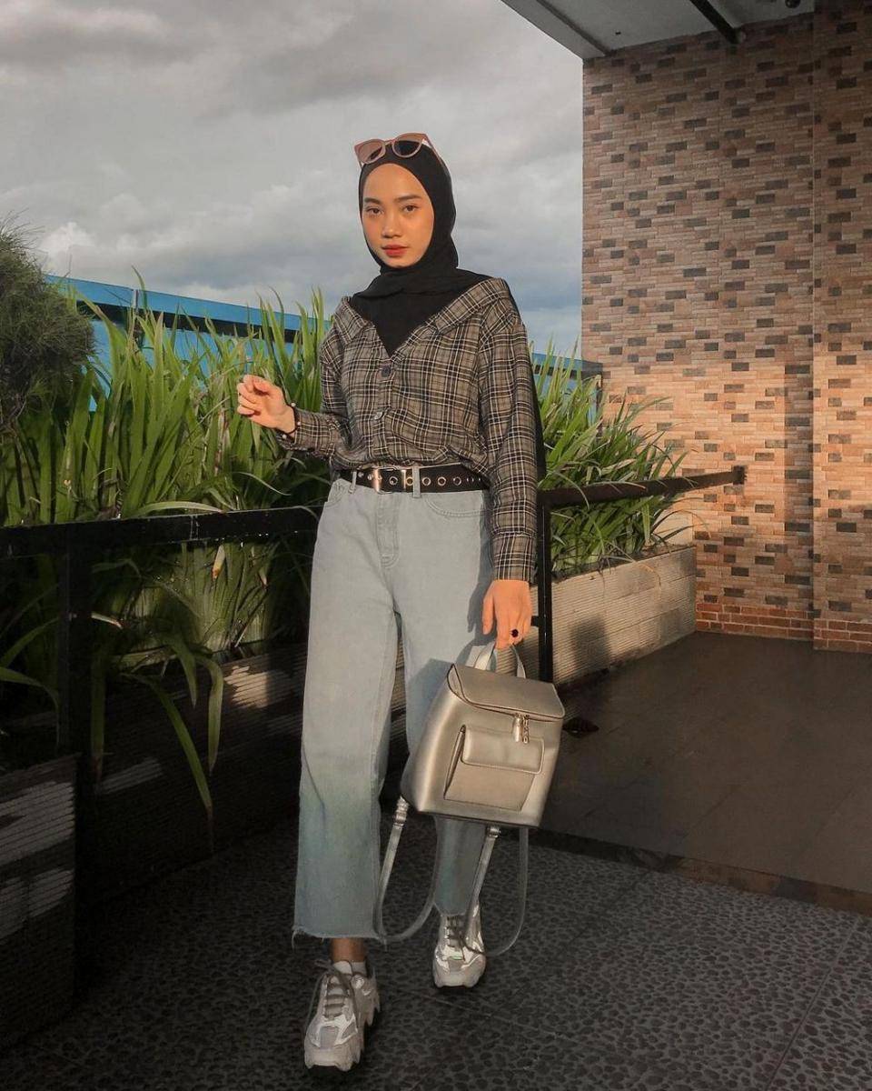 Kemeja dan Jeans 1. instagram.com/rantikaanjlya