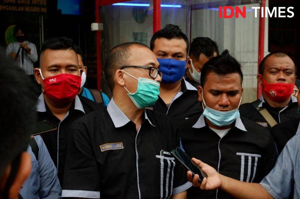 KAUM mengajukan permohonan praperadilan ke Pengadilan Negeri Medan terhadap kasus penangkapan pegiat KAMI, Senin (19/10/2020). (IDN Times/Prayugo Utomo)