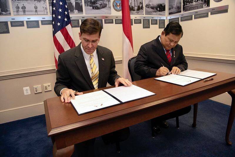 Menhan Prabowo ketika meneken MoU dengan Menhan AS, Mark T Esper (Dokumentasi KBRI Washington DC)