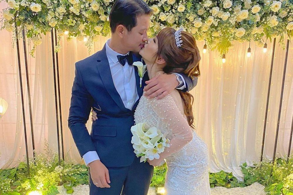 Lepas Masa Janda, 10 Potret Romantis Pernikahan Barbie Jowo Angela Lee