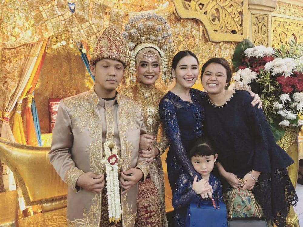 instagram.com/ayutingting92