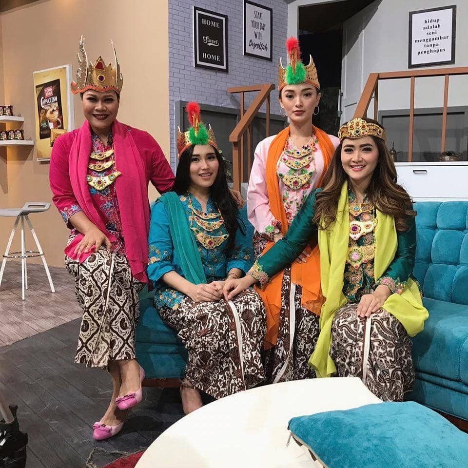 instagram.com/ayutingting92