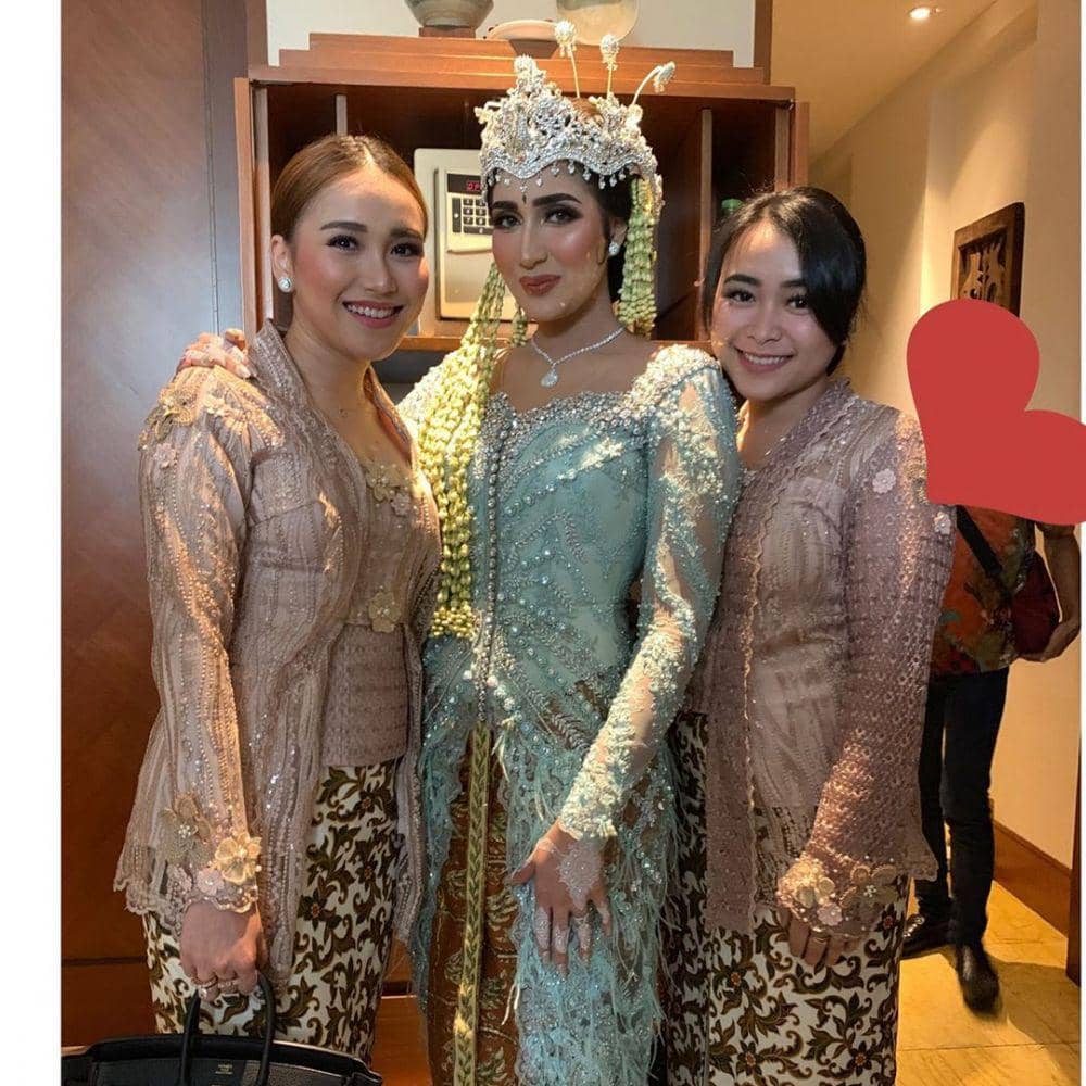 instagram.com/ayutingting92