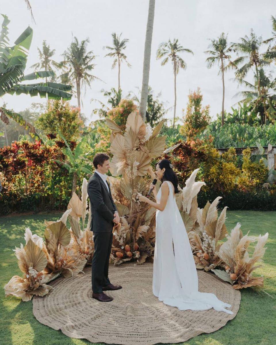 instagram.com/junebugweddings