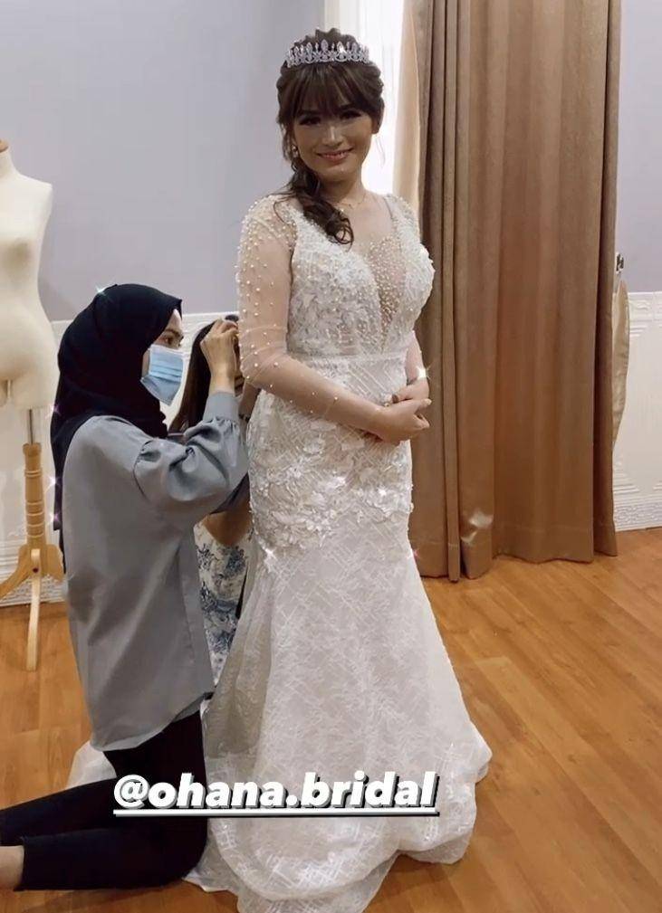 Instagram.com/angelalee87/