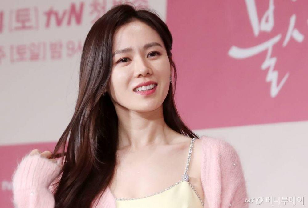 10 Potret Menawan Son Ye Jin yang Dikabarkan Segera Debut Hollywood