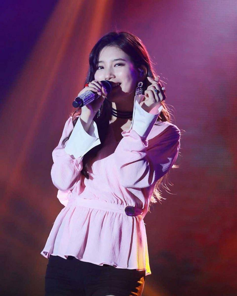 Instagram.com/suzybz