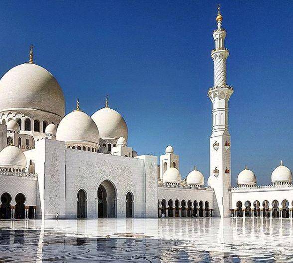 Ilustrasi masjid The Sheikh Zayed Grand Mosque di Abu Dhabi (www.instagram.com/@carlakiss15)