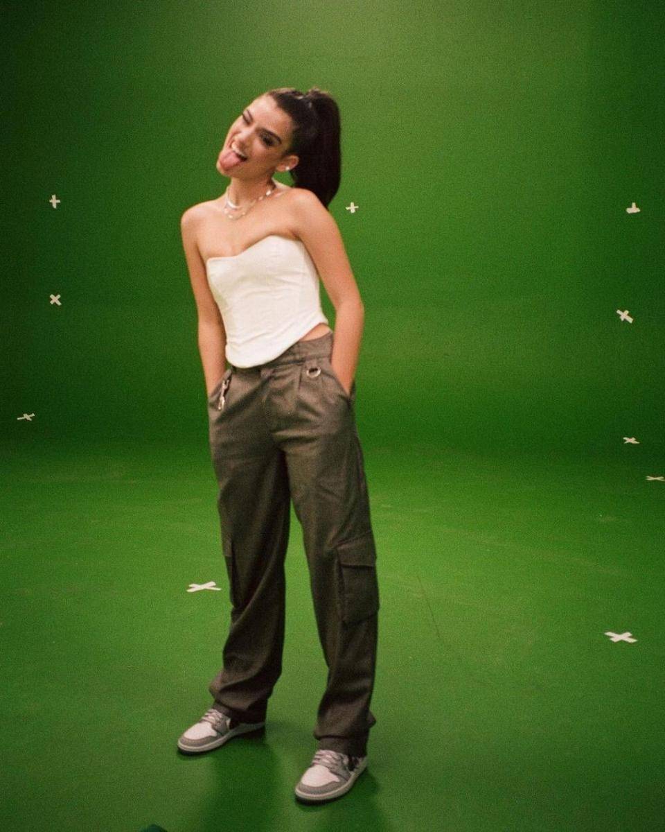 instagram.com/dixiedamelio| OOTD kasual Dixie D'Amelio