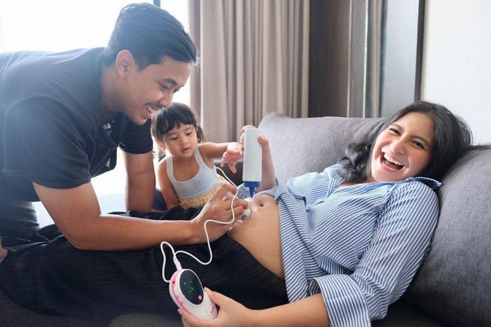 10 Potret Kehamilan Kedua Caca Tengker, Bumil Manis dan Ceria!