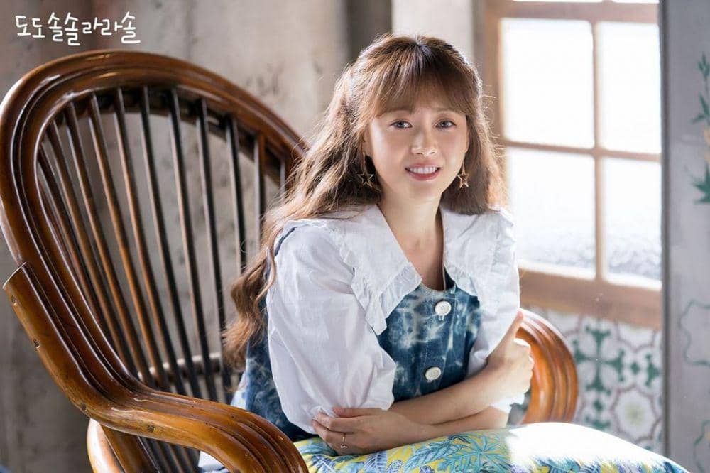 9 Potret Imut Go Ara dengan Rambut Keriting di Do Do Sol Sol La La Sol