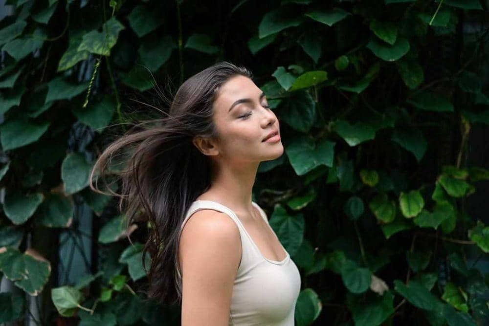 Inspiratif! 9 Potret Angela Gilsha yang Nyaman Hidup Minimalis