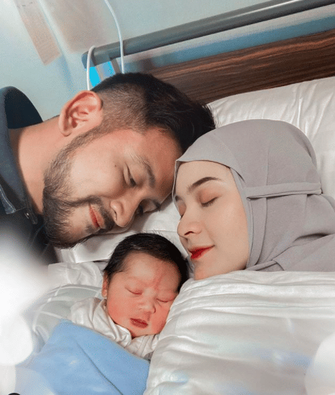 Sempat Viral Nikah Muda, 10 Momen Lahiran Sabrina di Usia 17 Tahun