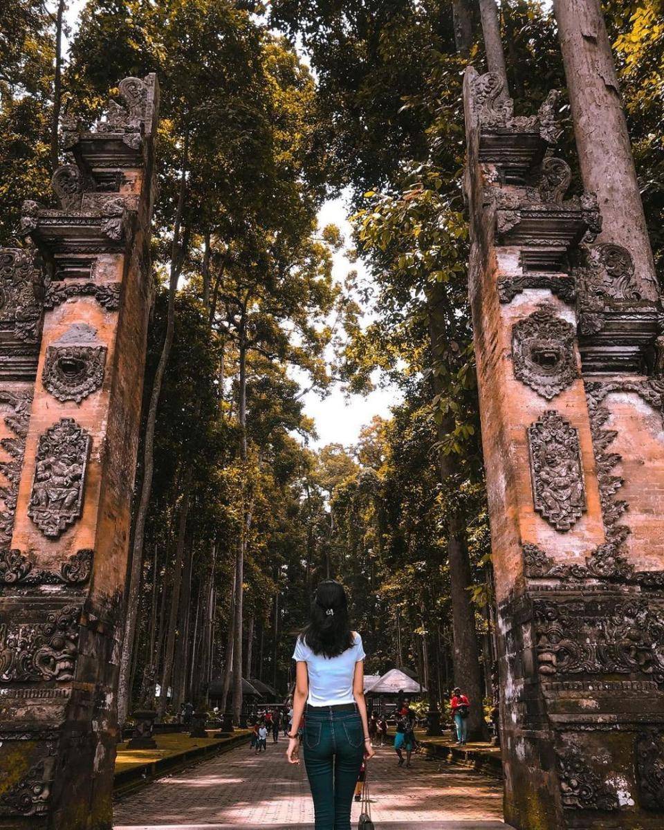 instagram.com/deksrirahayu