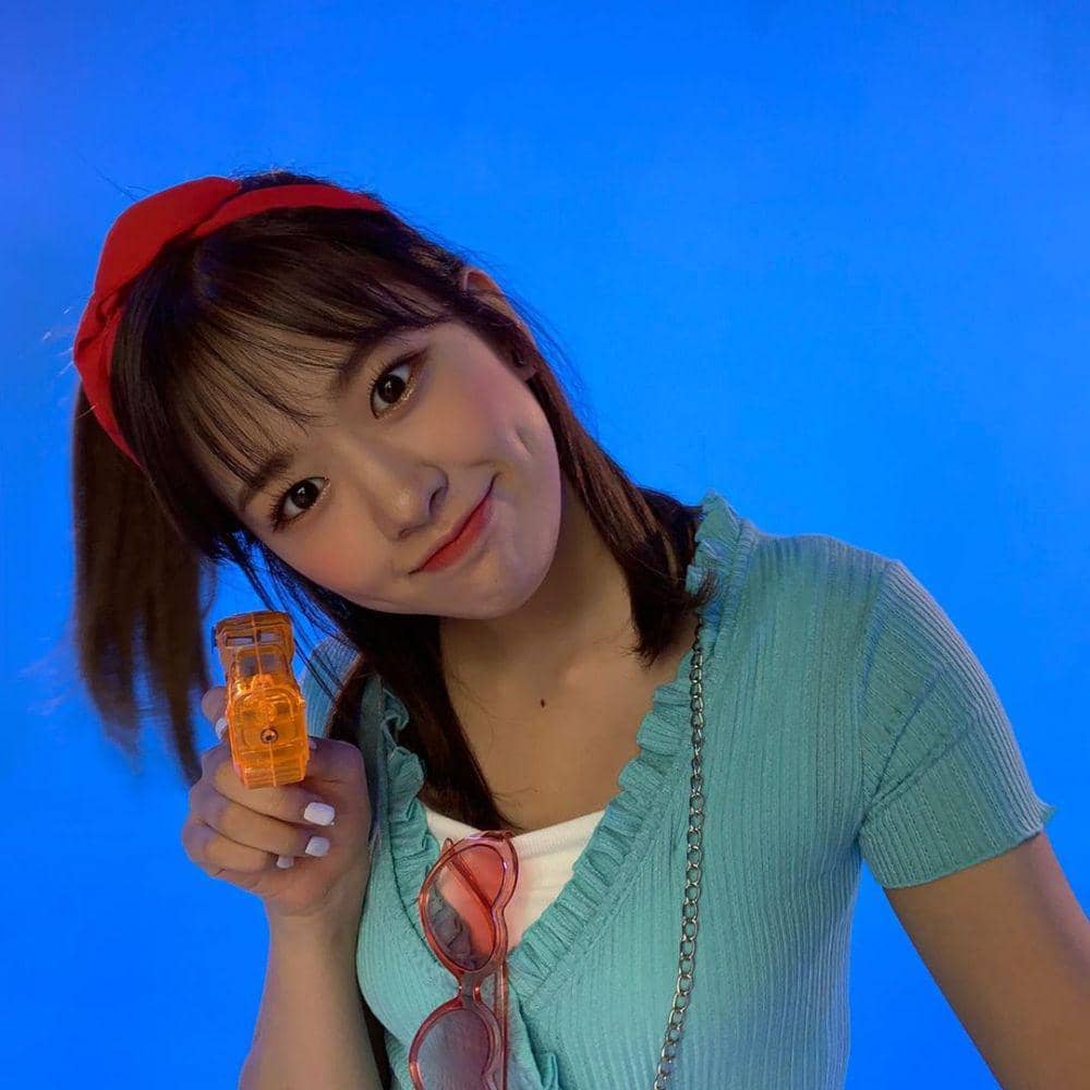 instagram.com/official_izone