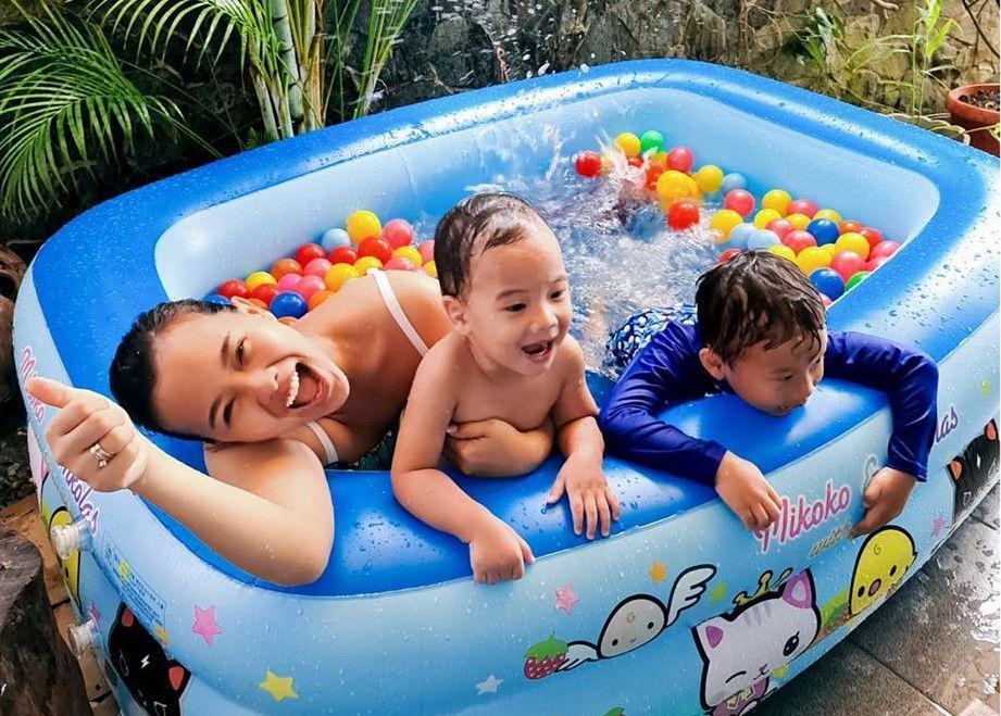 Mama Hits, Ini 9 Potret Winda Viska Saat Momong Anaknya