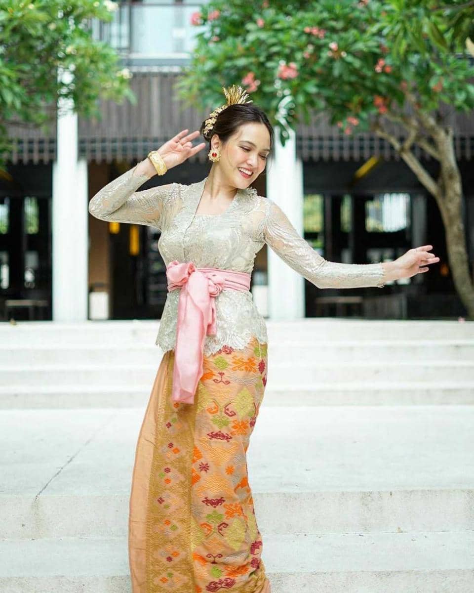 instagram.com/shandyaulia