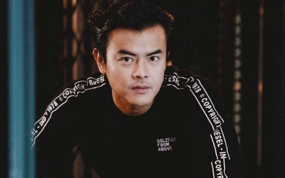 Berusia 36 Tahun, 10 Potret Terkini Dion Wiyoko yang Semakin Gagah