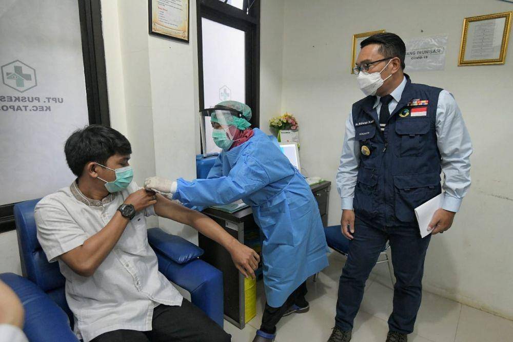 Simulasi penyuntikan vaksin COVID-19 di Depok, Jawa Barat. (Dok.Humas Jabar)