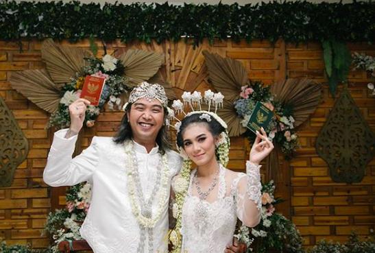 Lama Tak Terlihat, 10 Potret Bojes AFI yang Resmi Menjadi Suami