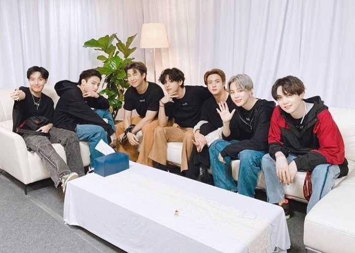 Instagram.com/bts_v