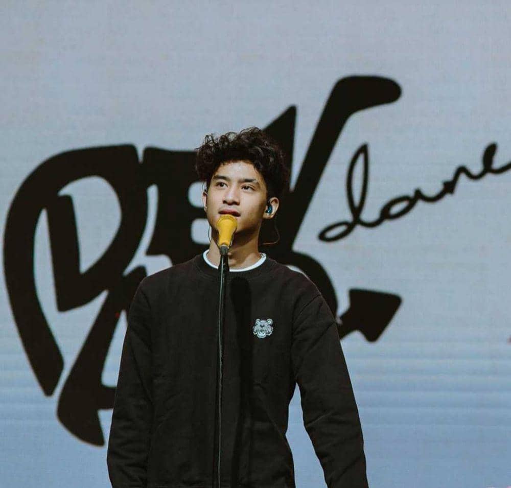 Instagram.com/devdanendra