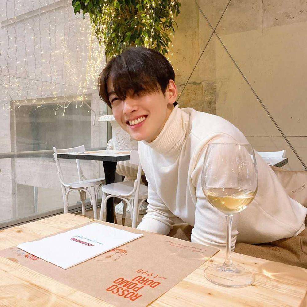 Instagram.com/eunwo.o_c
