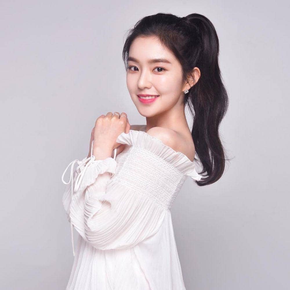 9 Pesona Irene Red Velvet dengan Ponytail, Visualnya Bikin Ketar-ketir