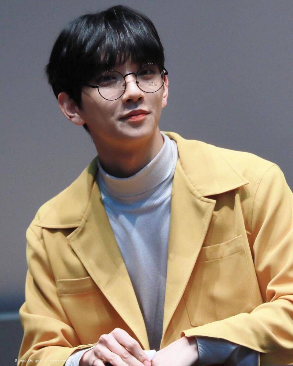Joshua SEVENTEEN (instagram.com/joshua.hong_svt; cr. Radiant Shu)