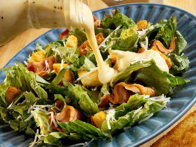 9 Bahan Penting untuk Membuat Salad Caesar di Rumah, Lezat dan Segar!