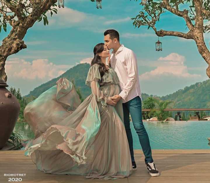 Mendekati Persalinan, 10 Gaya Asmirandah dan Jonas Rivanno Makin Mesra