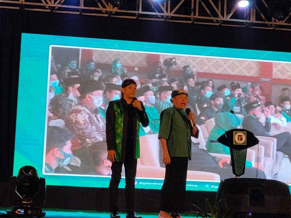 Kirun dan Percil di atas panggung. IDN Times/Zainul Arifin
