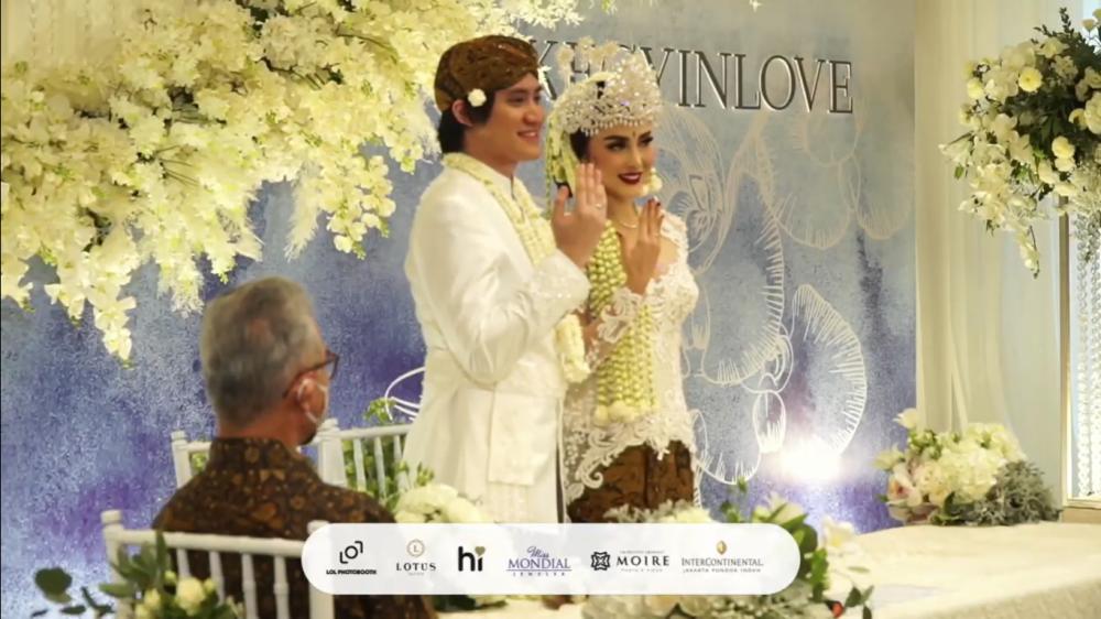 Bertabur Bunga, 9 Dekorasi Akad Nikah Kevin Aprilio dan Vicy Melanie