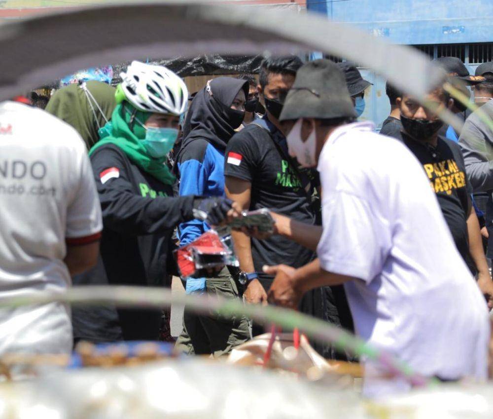 Suasana gowes bersama Gubernur Jatim, Khofifah Indar Parawansa di Situbondo, Minggu (25/10/2020). IDN Times/ Dok istimewa