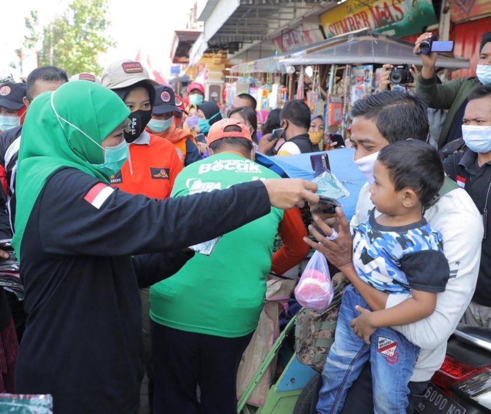 Suasana gowes bersama Gubernur Jatim, Khofifah Indar Parawansa di Situbondo, Minggu (25/10/2020). IDN Times/ Dok istimewa
